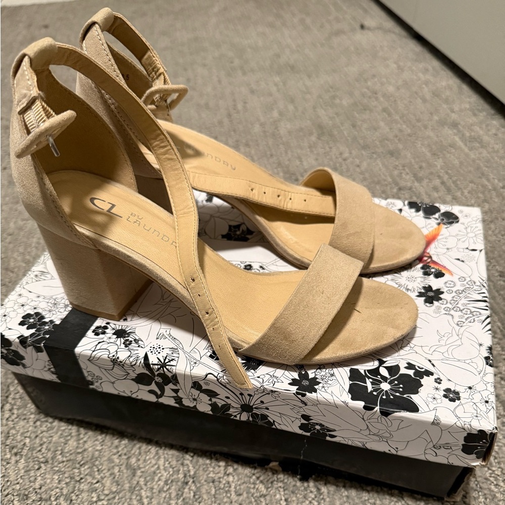 CL by Laundry Women's Beige Block Heel Sandals Size 6
